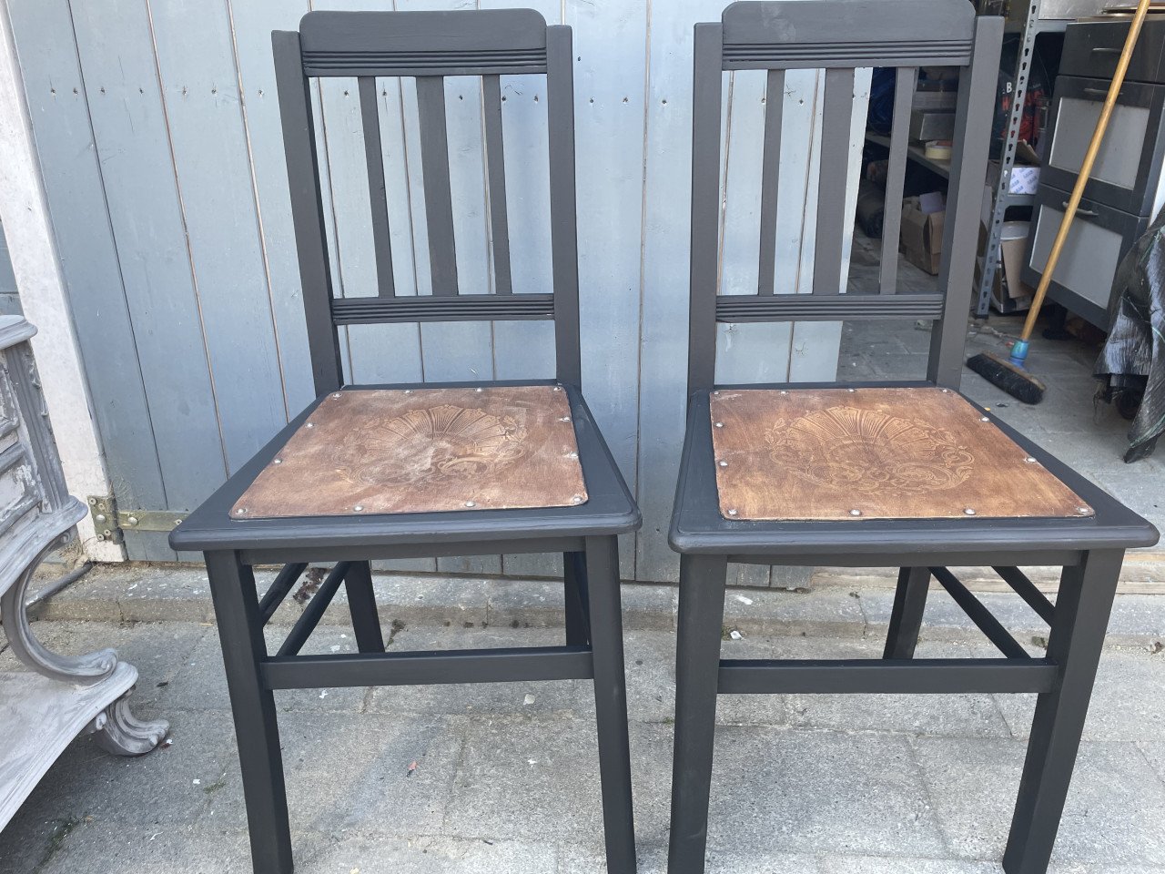 2 luterma Estonia stoeltjes-uniek design en karakter.