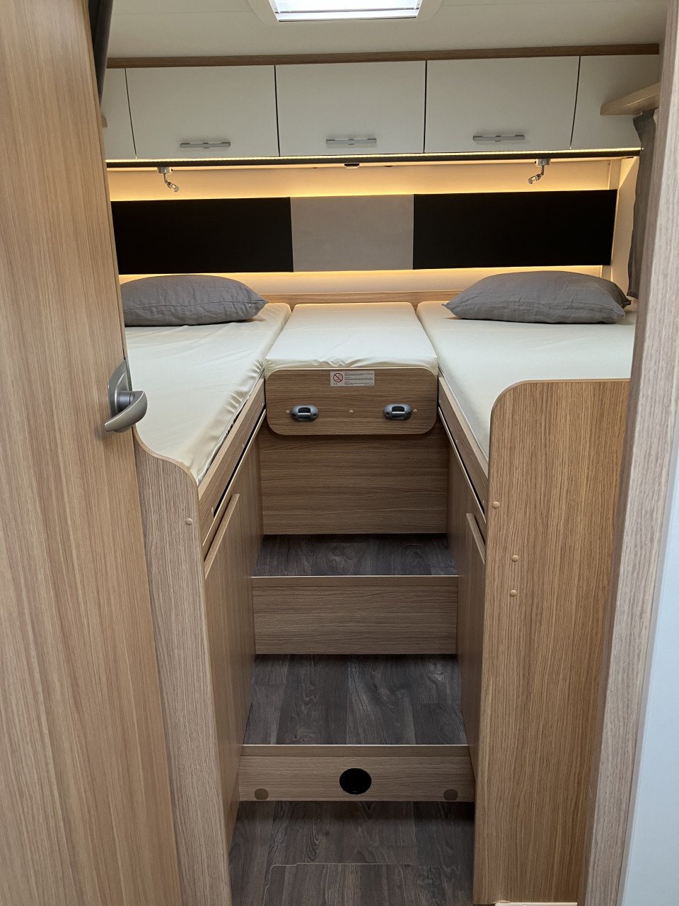 Prachtige 4 pers. automaat camper huren / Te koop Camper Sunlight T68