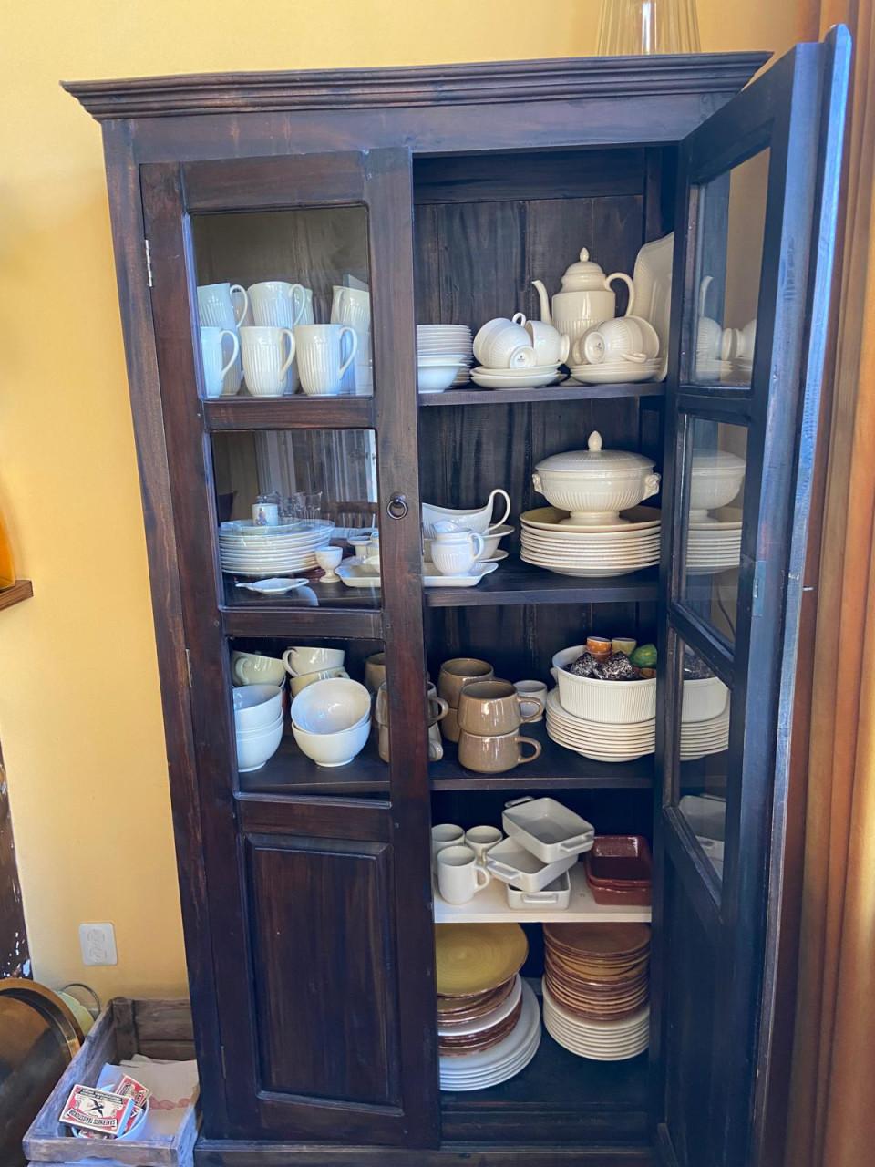 Degelijke koloniale kast