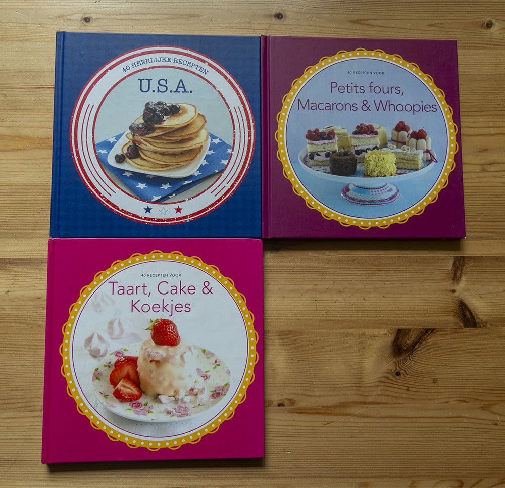 Te koop elf kookboekjes