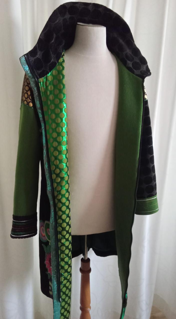 Prachtige aparte kleurrijke jas van het merk Desigual