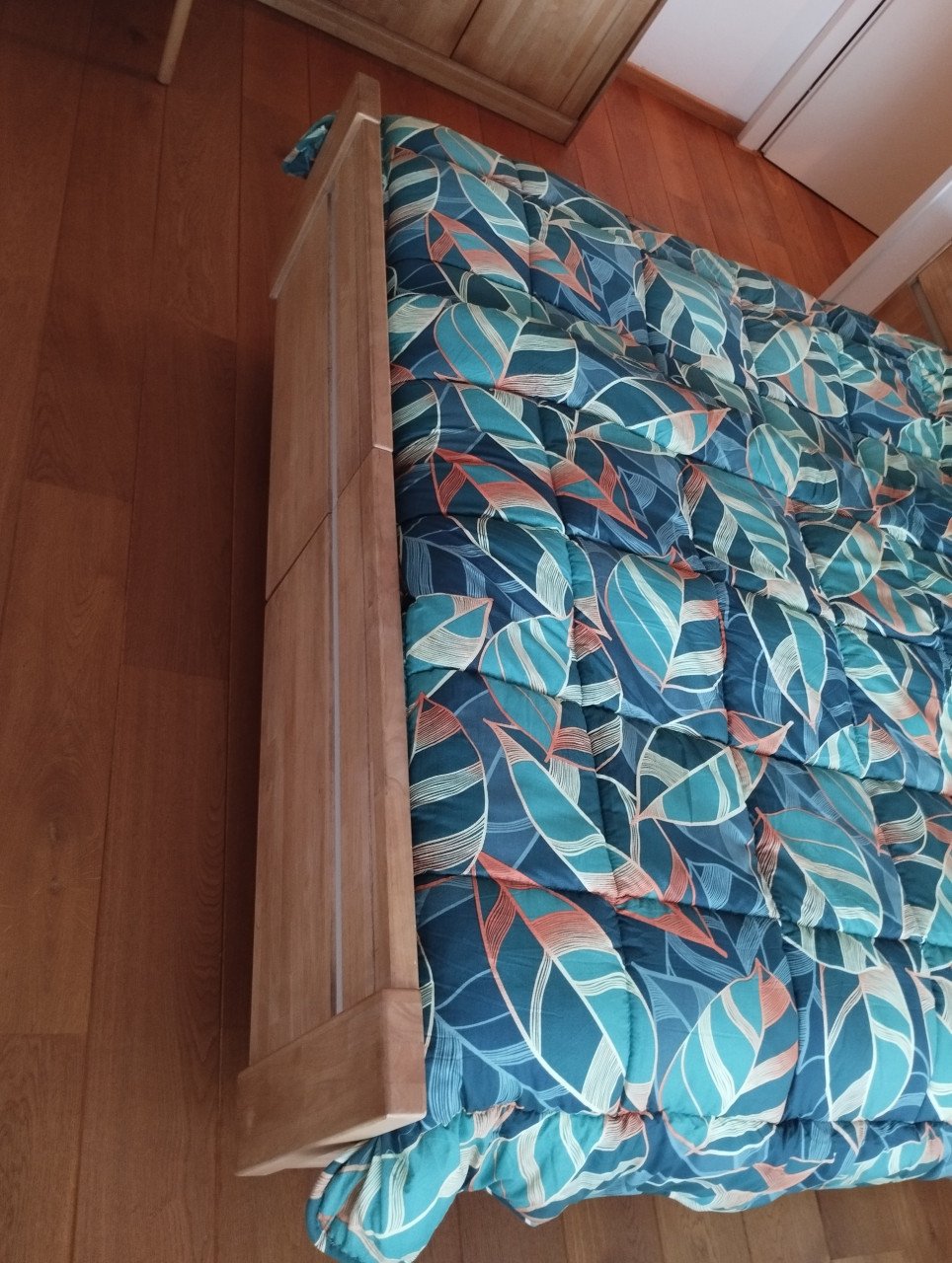 Bed met elektrische bediening te koop