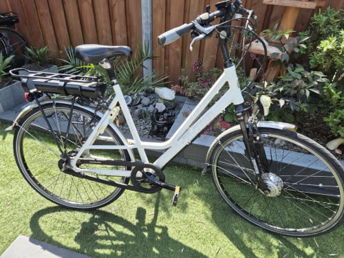 Leuke jonge damesfiets 28inch | bezorgen mogelijk.
