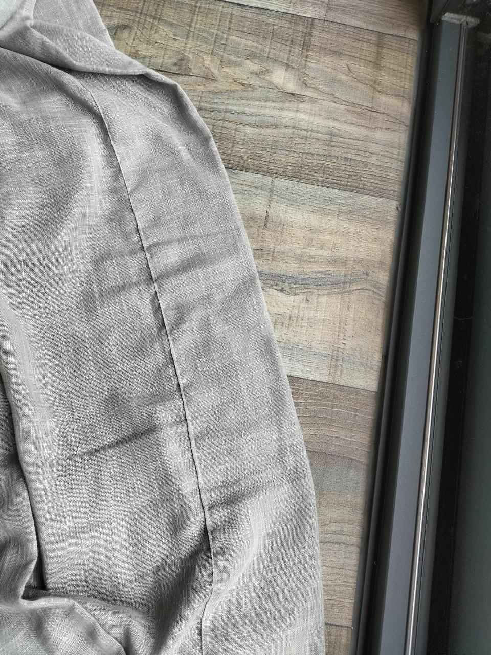 IN BETWEEN GORDIJNEN