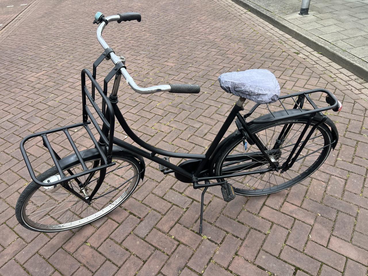 05 Zwartkleurige damesfiets “ Blacky 05 ”.