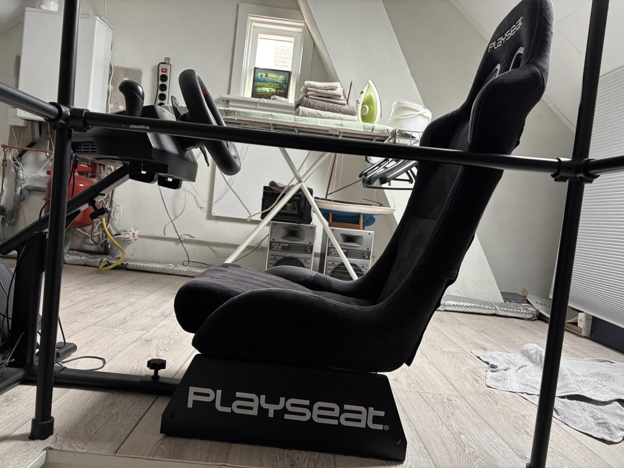 PlaySeat Evolution met racestuur