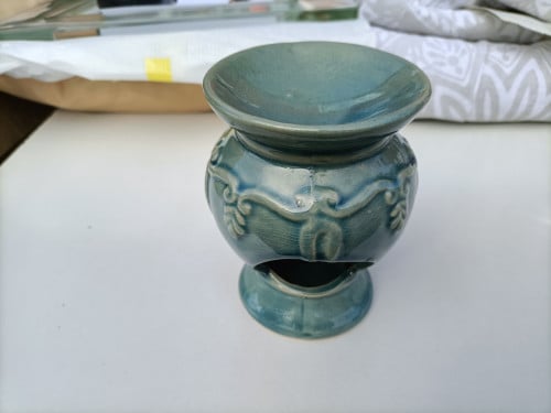 Mooie geurbrander. Kleur beetje groen/blauw. Hoogte 12,5 cm.