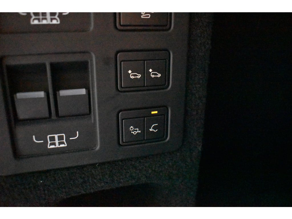 Land Rover Discovery 3.0 td6 hse € 49.950 excl btw