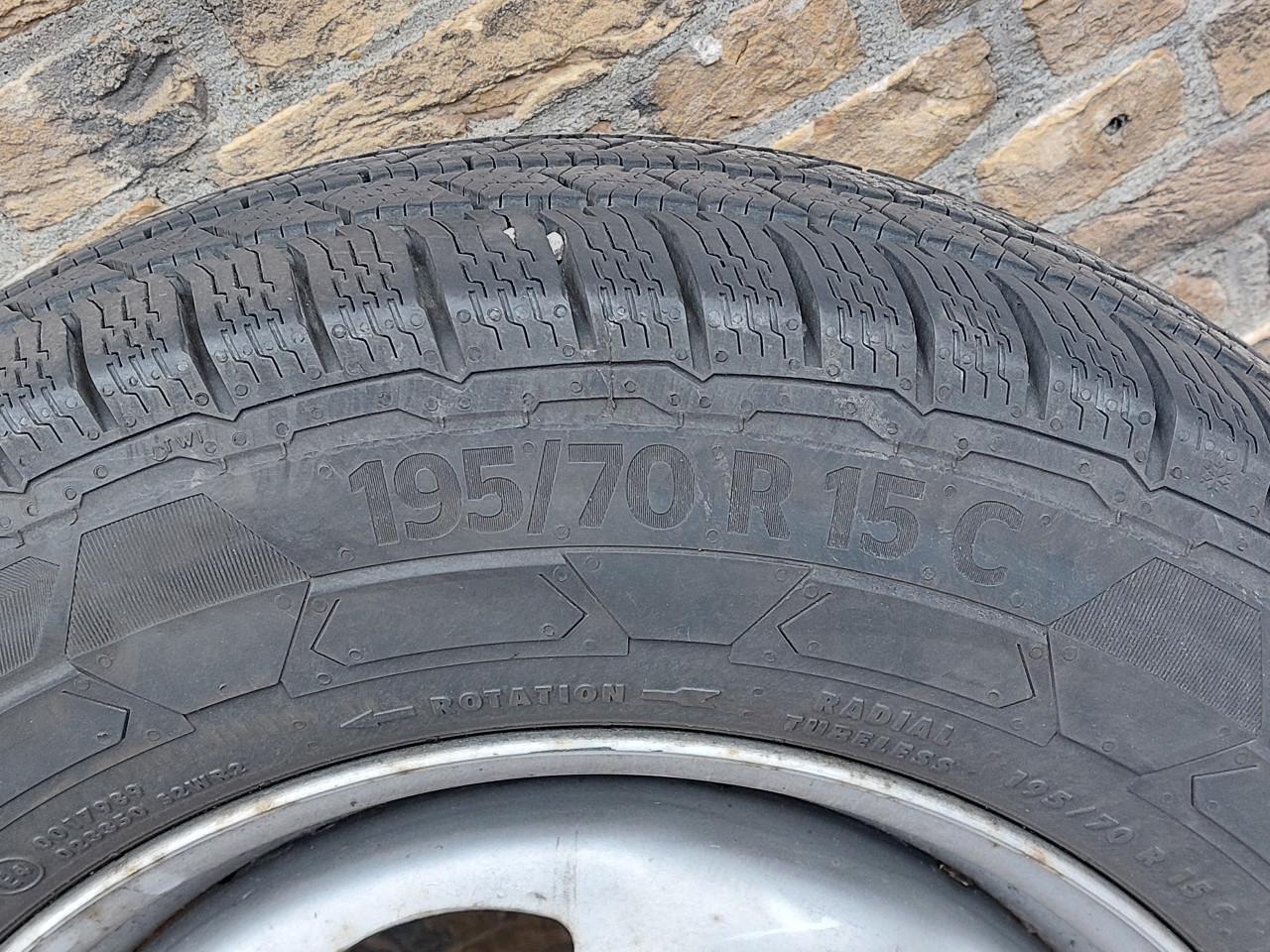 4 Winterbanden Continental (VanContact Winter) 195/70R15 op stalen velgen