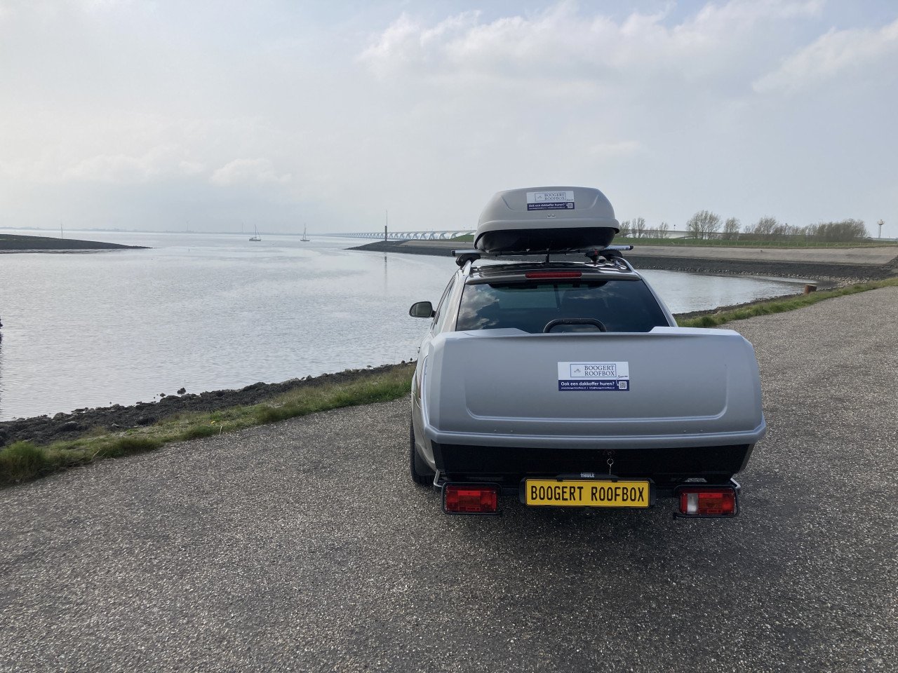 Trekhaakkoffer kantelbaar met basis Thule 420 liter te koop
