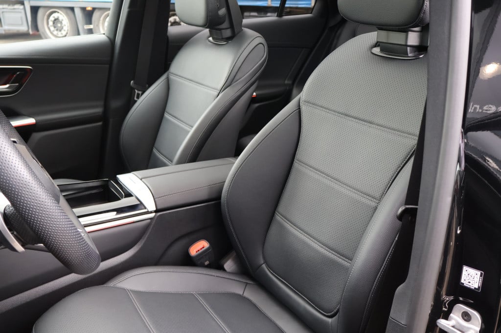 Mercedes-Benz Glc 300e 4matic edition amg line l techniek pakket l luchtver
