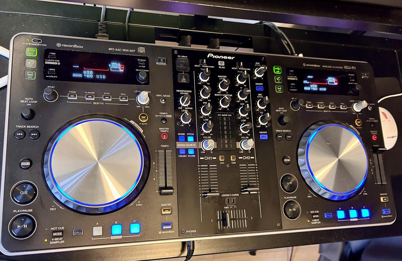Pioneer Dj set - XDJ - R1