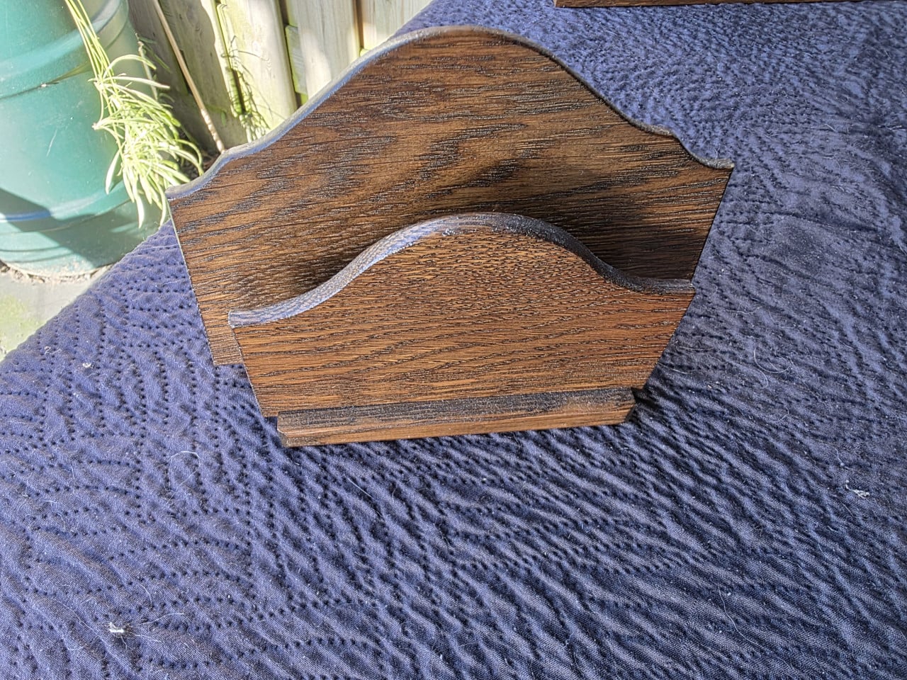 Klassieke, massief eikenhouten brievenhouder Meubelfabriek Oisterwijk.