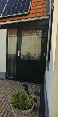 Voordeur met zijraam