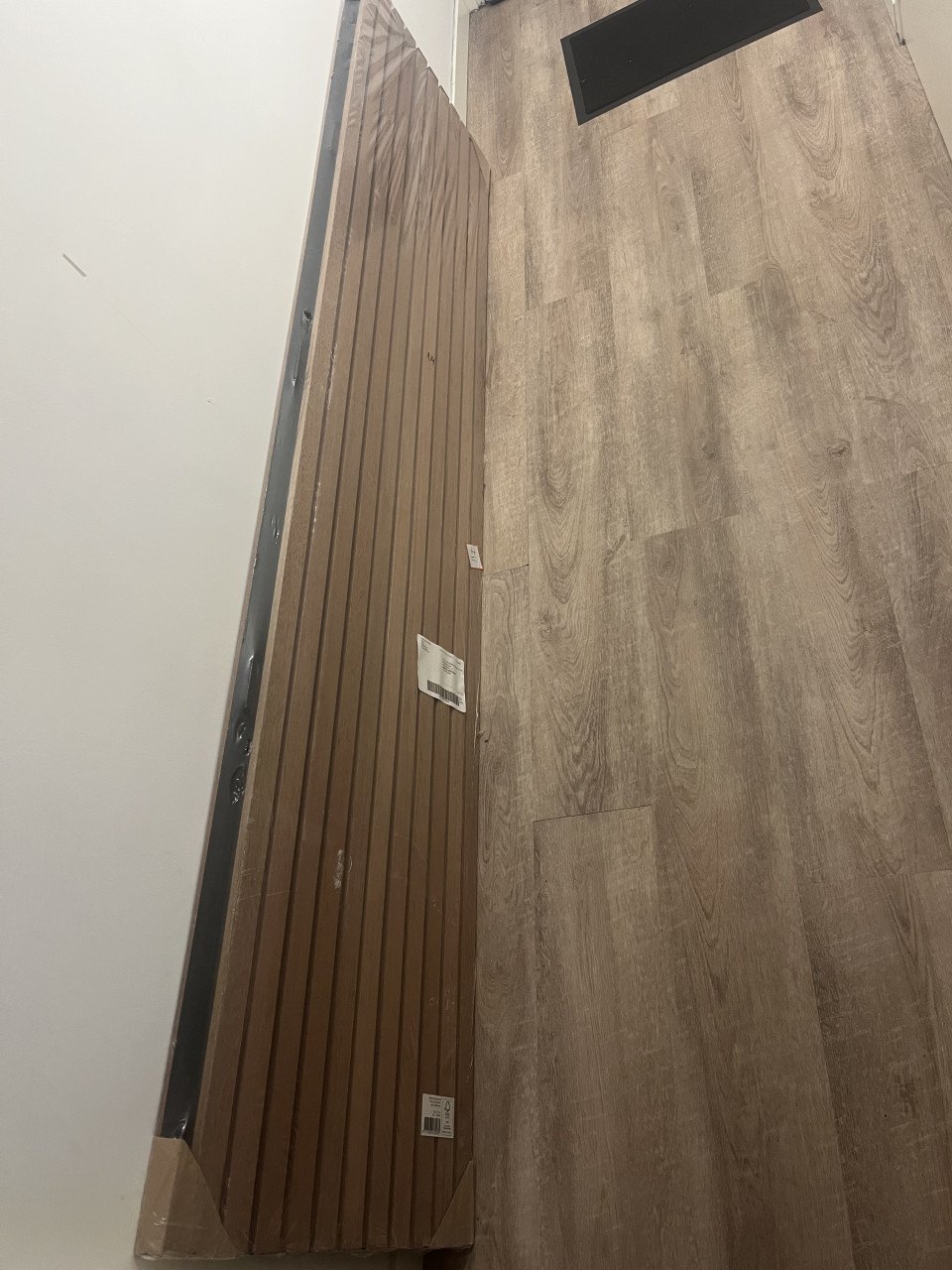 1x  Lattenwand buiten hardhout L236 x B55 cm, dikte 34mm.