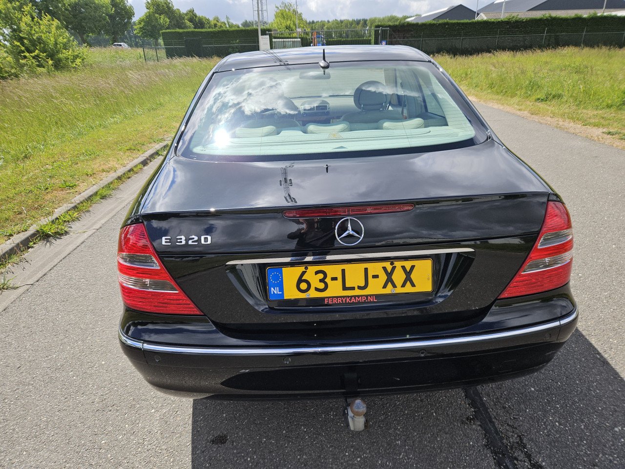* MERCEDES E 320 BENZINE * NL AUTO * 225.831 KM N.A.P. *