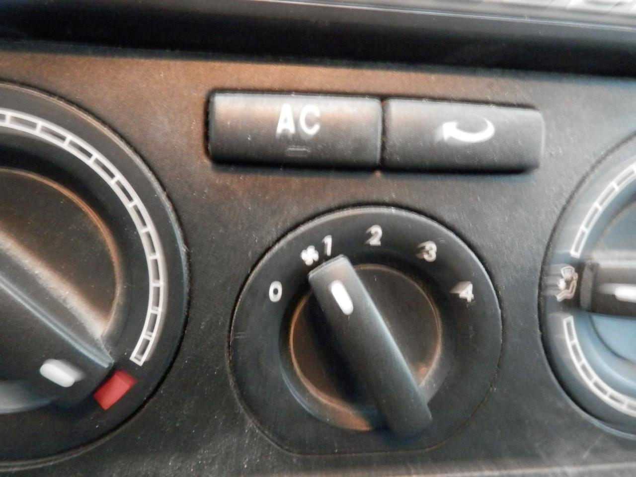 Auto Garant Biedt Aan: Volkswagen Transporter 1.9 TDi 75 KW