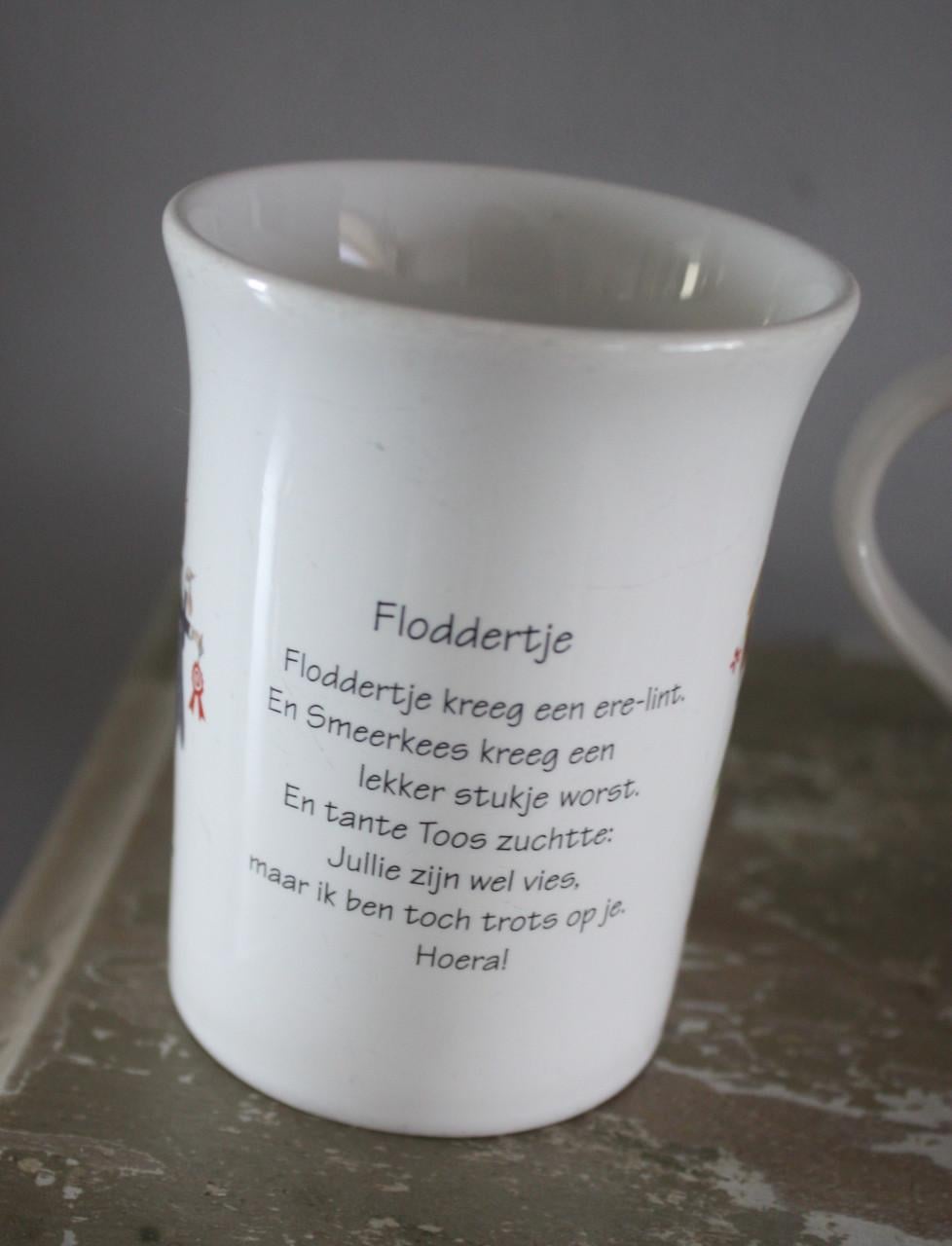 2 leuke nieuwe mokken. Floddertje met een grappig gedicht erop.