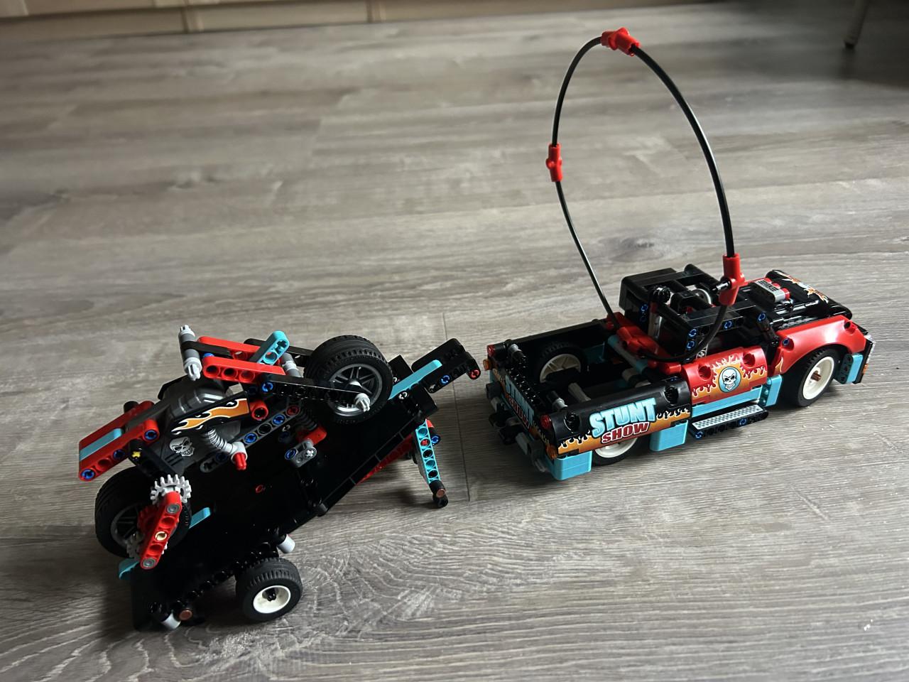 Lego Set - 42106 - Technic – Truck en Motor voor Stuntshow