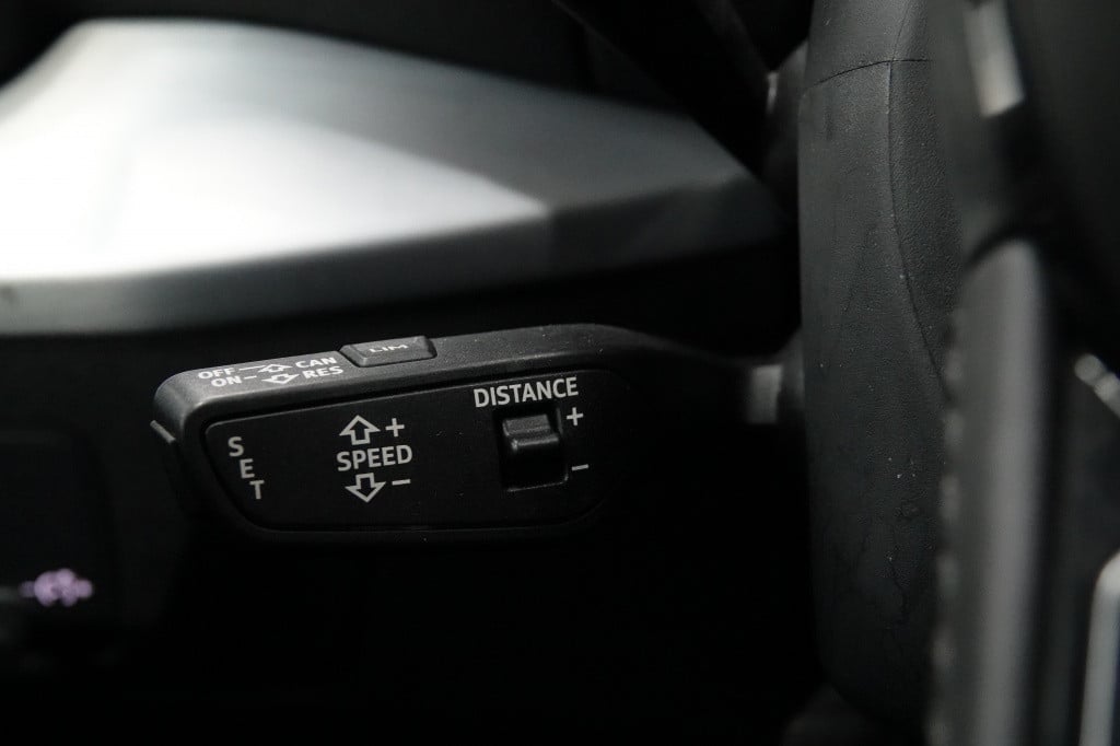 Audi Q2 30 tfsi sport | acc | led | pdc | parkassist |