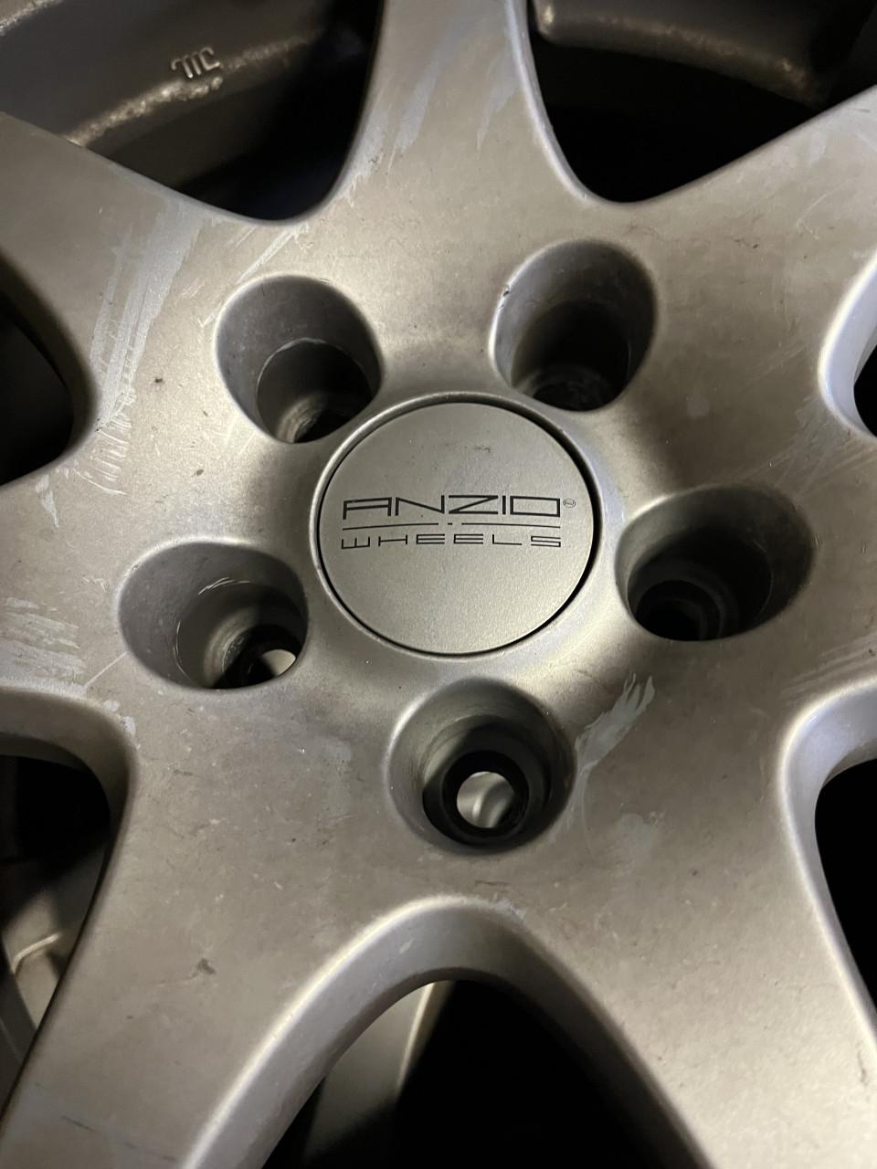 Autobanden en velgen Toyota RAV4