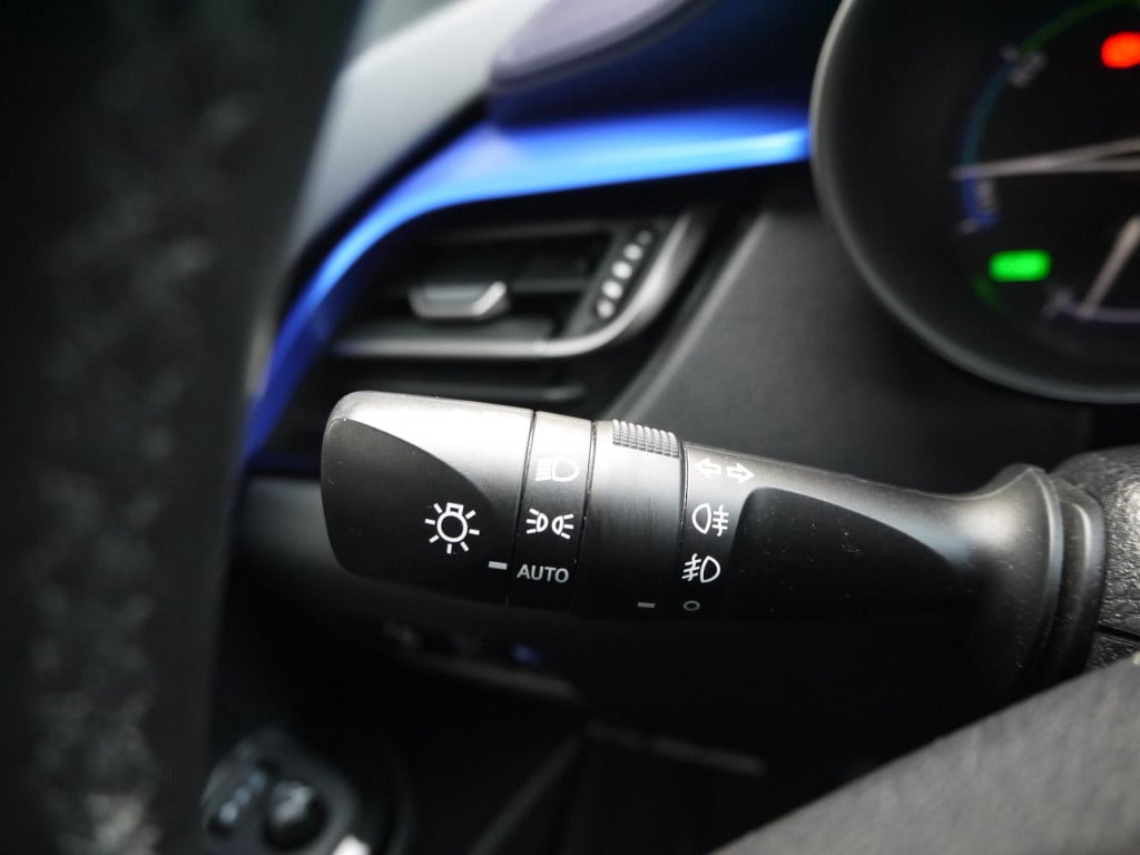 Toyota C-hr 1.8 hybrid bi-tone|dealeronderhouden|rijklaar