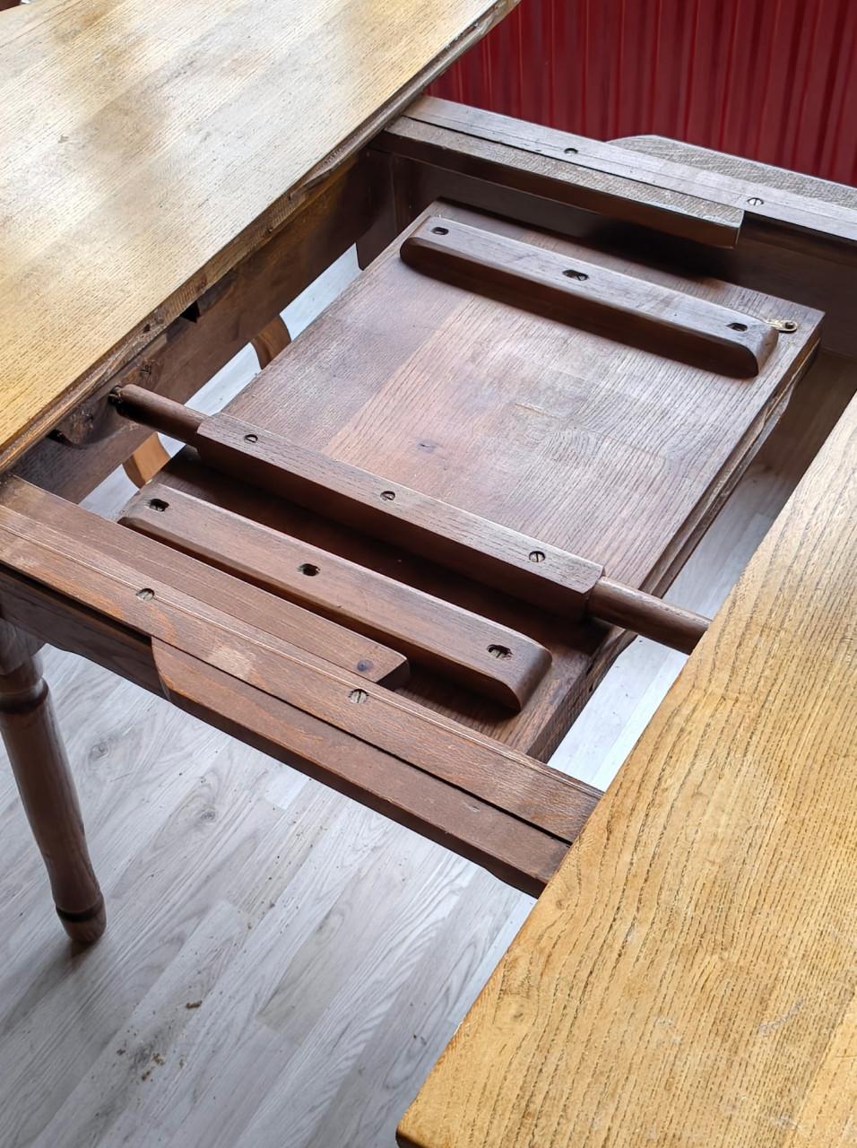 Eikenhouten eethoek, ongeveer 75 jaar oud.