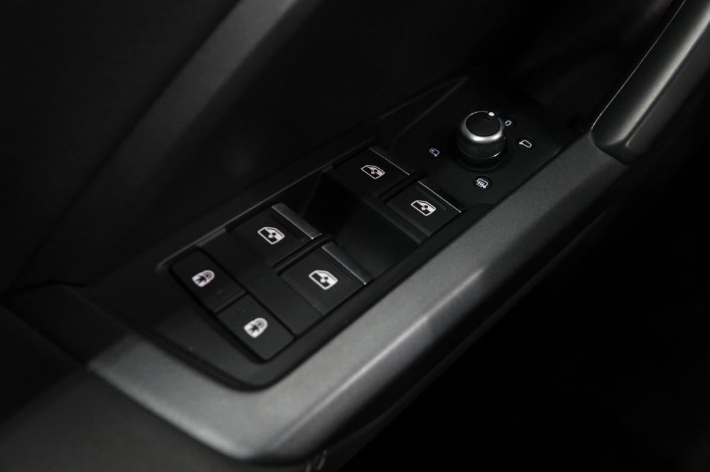 Audi Q3 1.5 tfsi | stoelverw. | trekhaak | pdc |