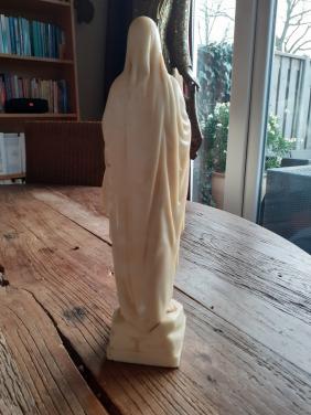 Mariabeeld. Puntgaaf.