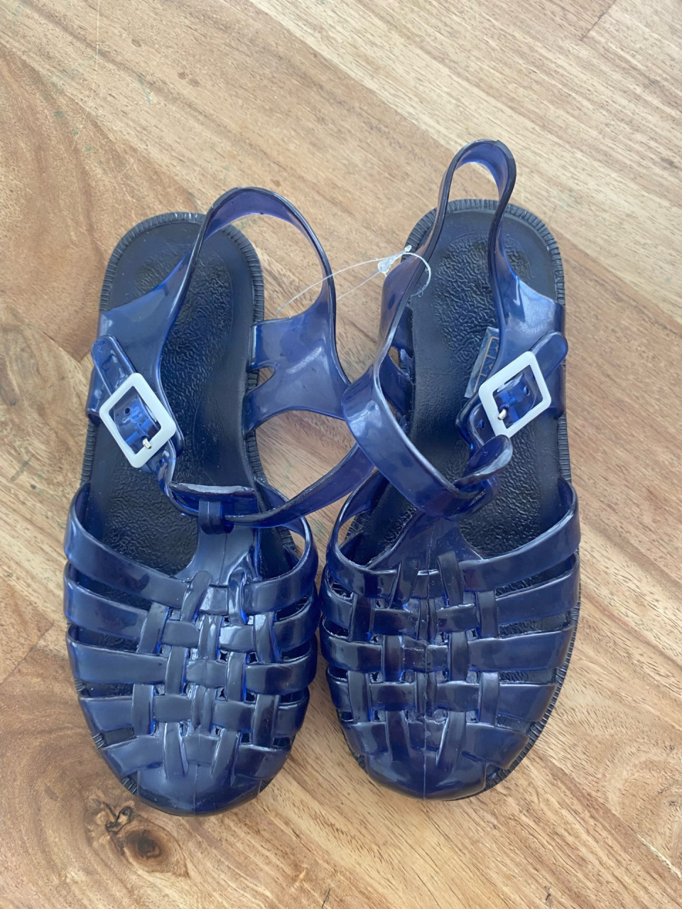 Waterschoenen maat 26-27 en maat 29.