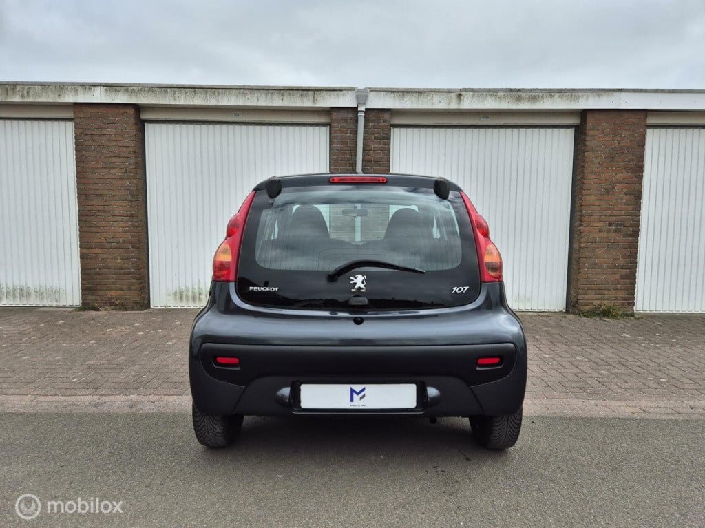 Peugeot 107 1.0 xs automaat / 5- deurs / airco / bluetooth
