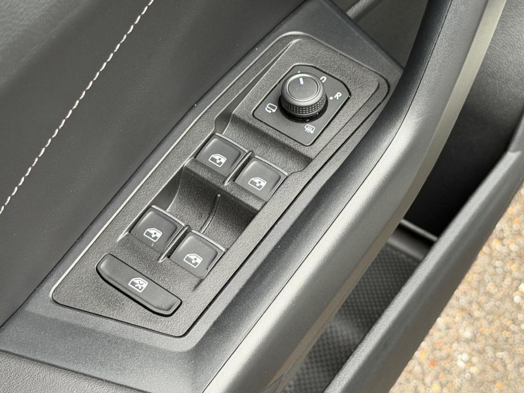 Volkswagen T-roc 1.5 tsi 150pk dsg r-line | camera | keyless | elek. achter