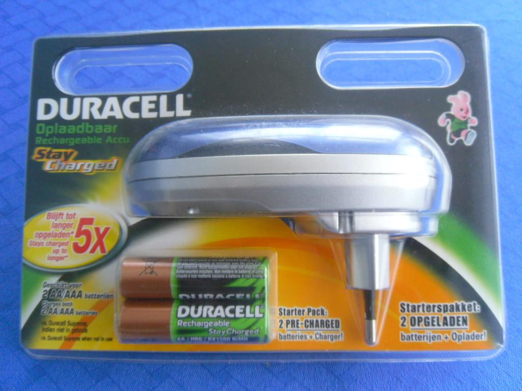 NIEUWE BATTERIJ OPLADER DURACEL MET BATTERIJEN