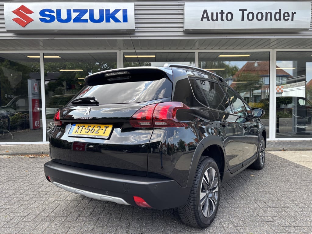 Peugeot 2008 allure 1.2-111pk/panoramadak