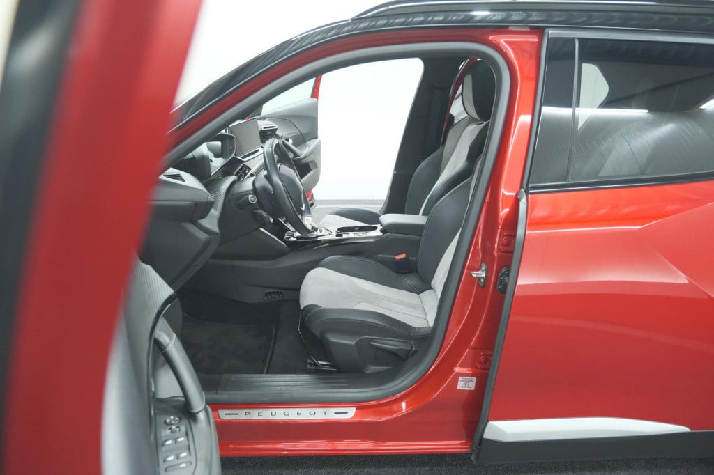 Peugeot E-2008 ev gt pack 50 kwh | panoramadak | camera | adaptieve cruise 