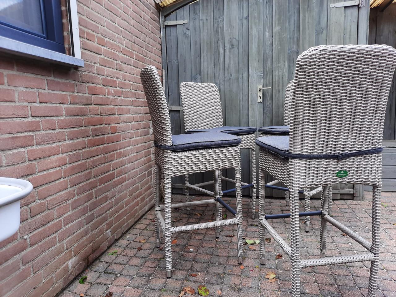 Set van 4 barkrukken