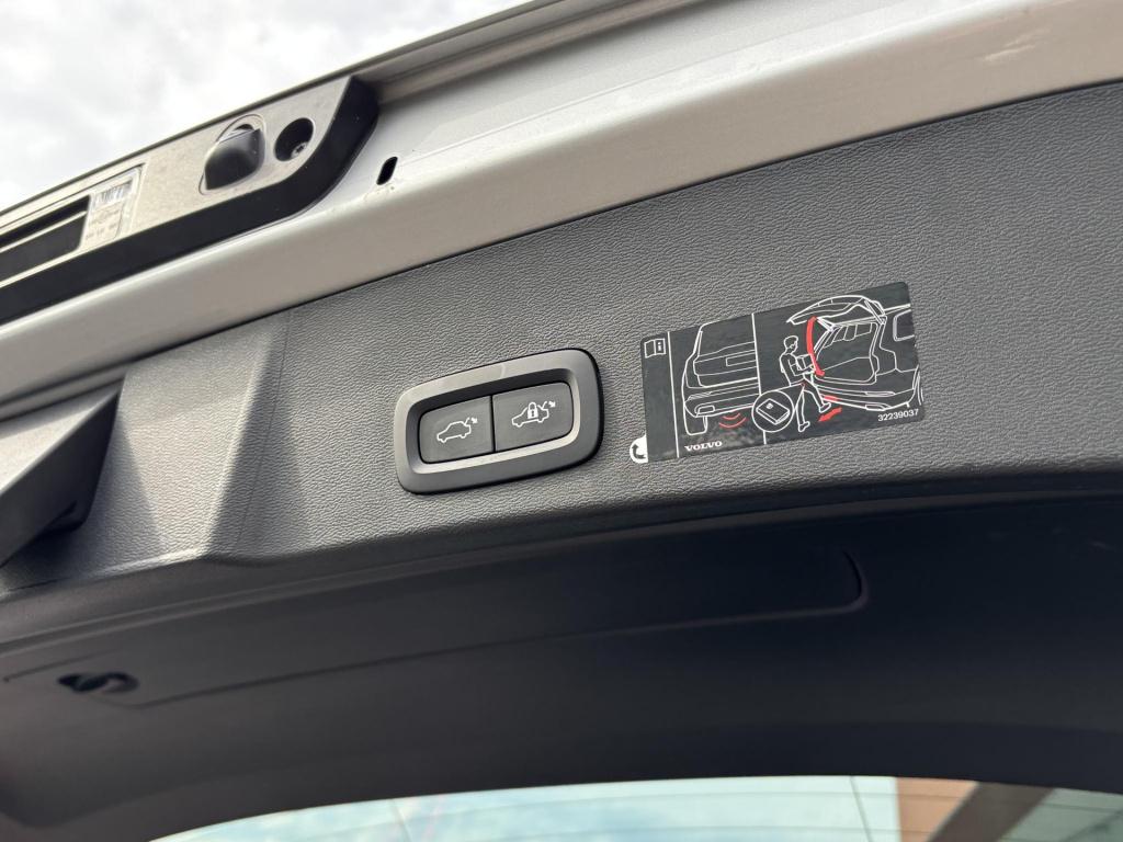 Volvo XC40 2.0 t4 r-design