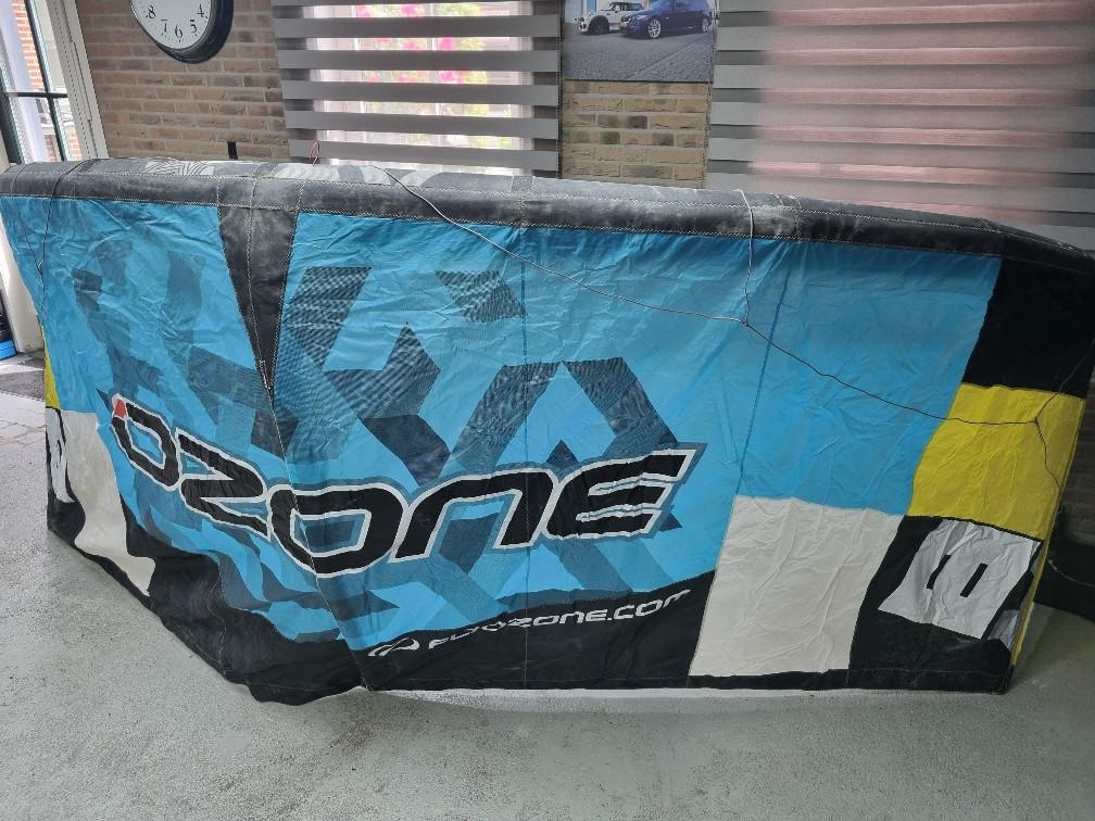 Ozone Catalyst 8 kite. Voor beginners, incl. harnas & lijnen