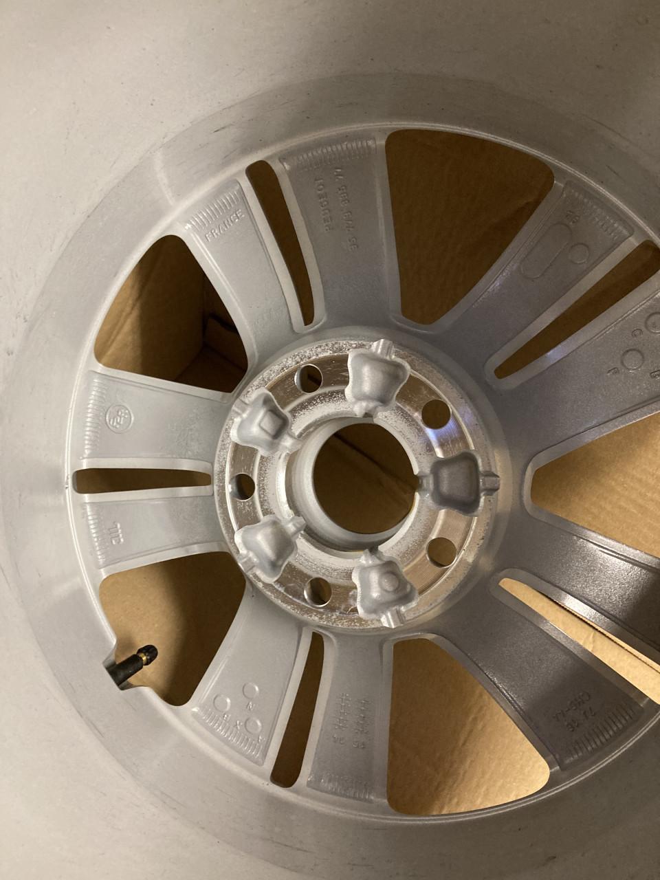 Nieuwe 16 inch Peugeot LM velgen