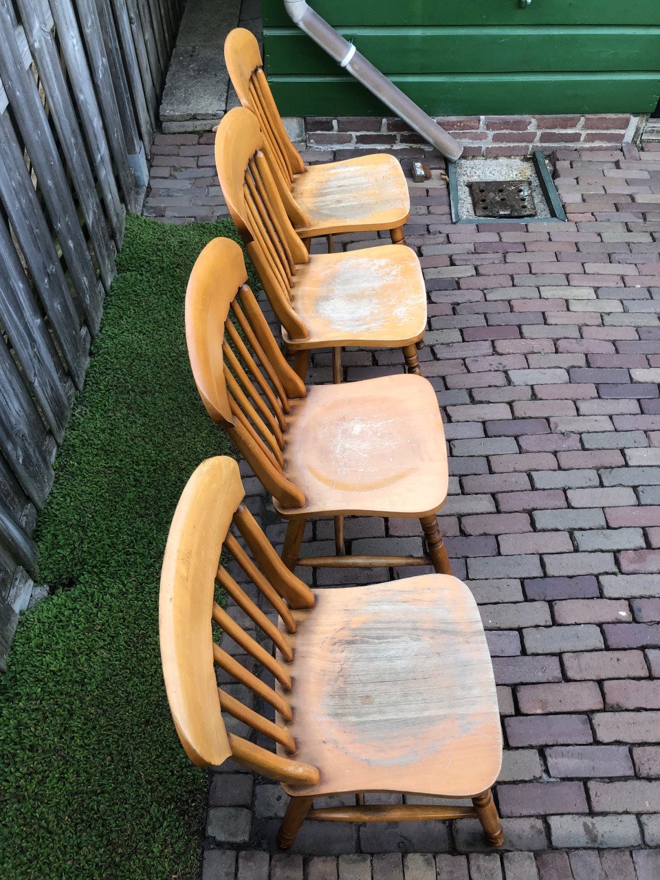 4 eettafel stoelen.