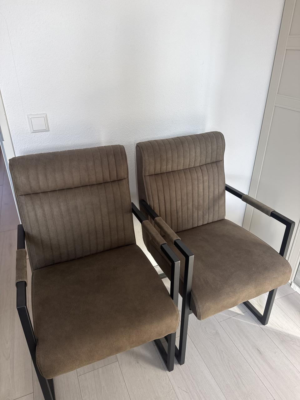 2 eettafel stoelen Pronto