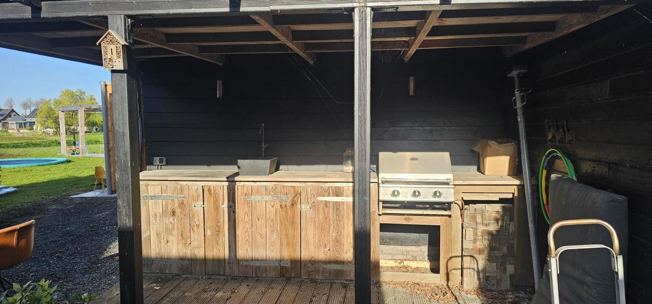 Buitenkeuken steigerhout met gas bbq