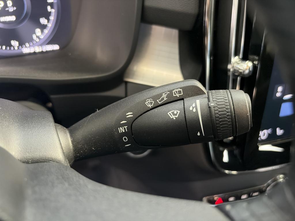 Volvo XC40 1.5 t4 recharge inscription expression | trekhaak | camera