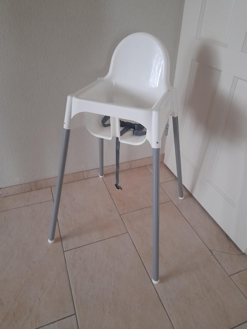 Kinderstoel met gordel (z.g.a.n.)