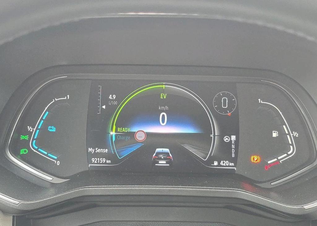 Renault Clio 1.6 e-tech hybrid 140 initiale paris