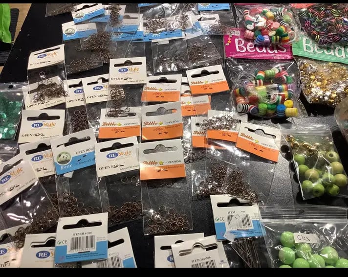 Grote partij om sieraden te maken