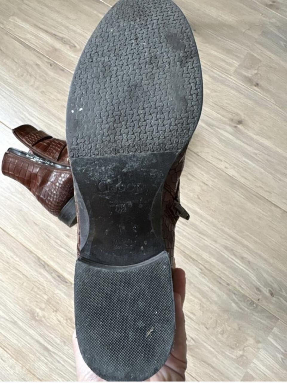 Diverse enkellaarsjes en sportschoenen