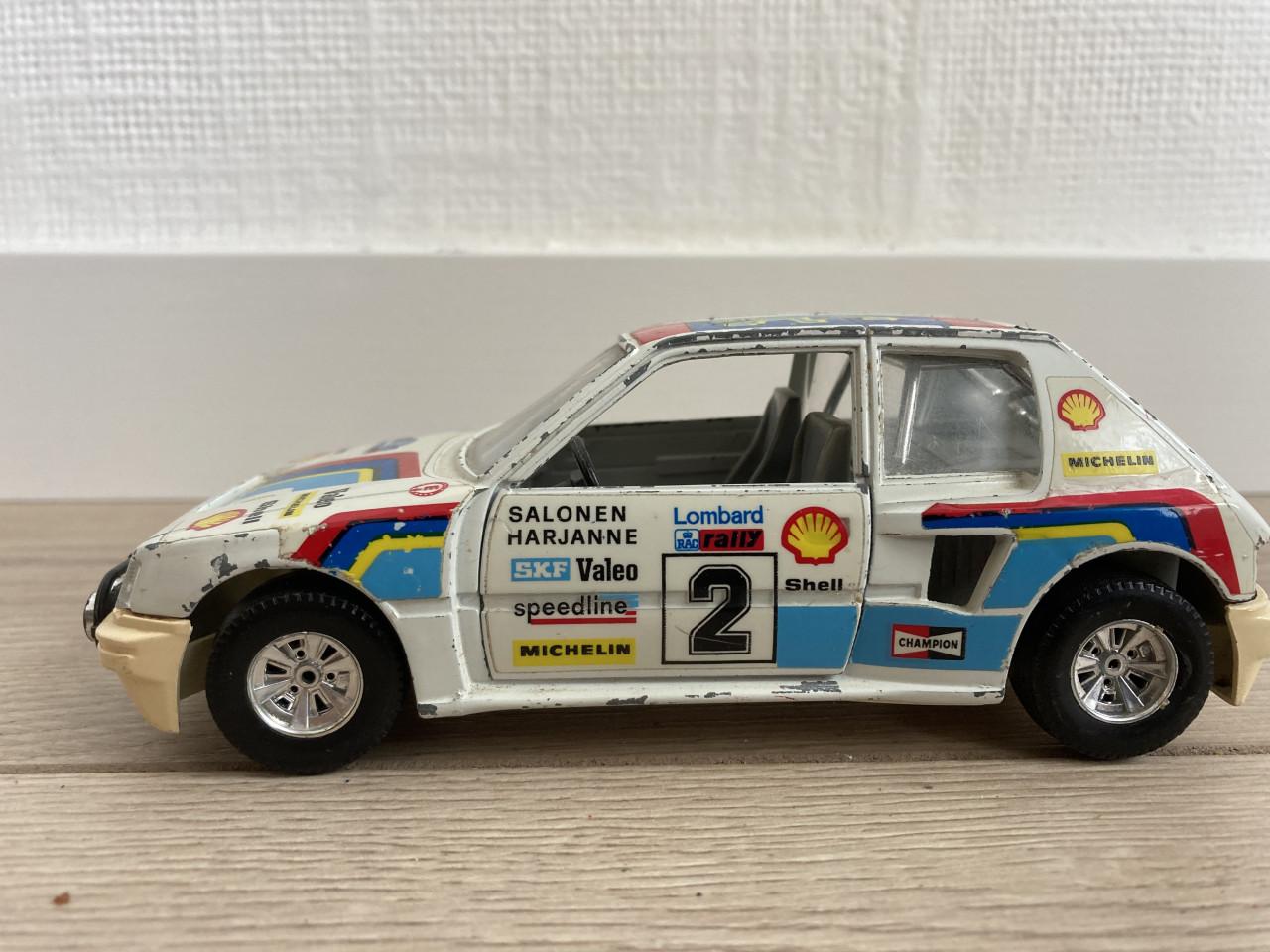 4x Revell 1:24 en Bburago