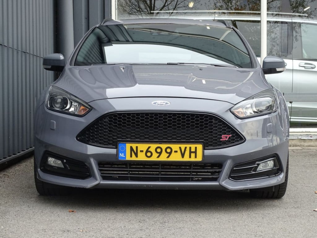 Ford Focus wagon 2.0 st-3 250pk | camera | recaro | 19"