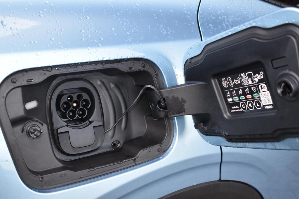 Ford Explorer premium extended range rwd 77 kwh | panoramadak | climate con